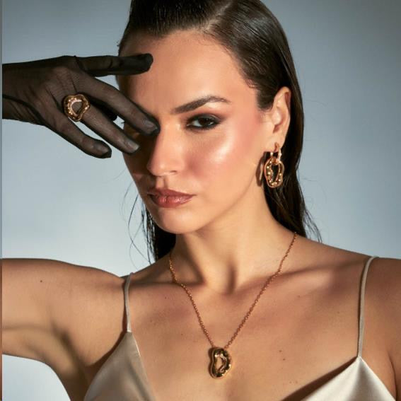 HOLLOW CURVED RING WITH ZIRCONIAS