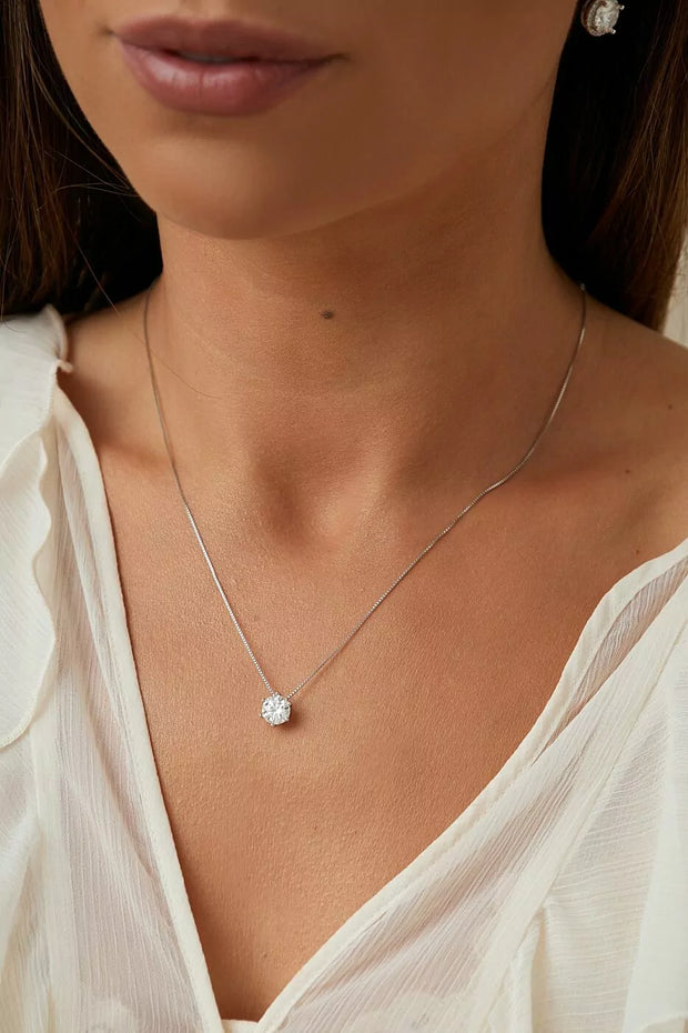 <h5>Moissanite</h5>