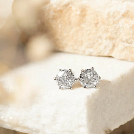 Solitaire stud earring