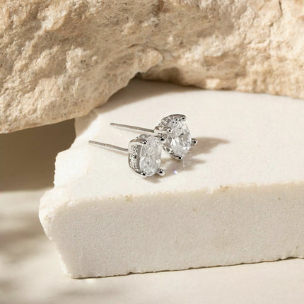 Solitaire stud oval earrings